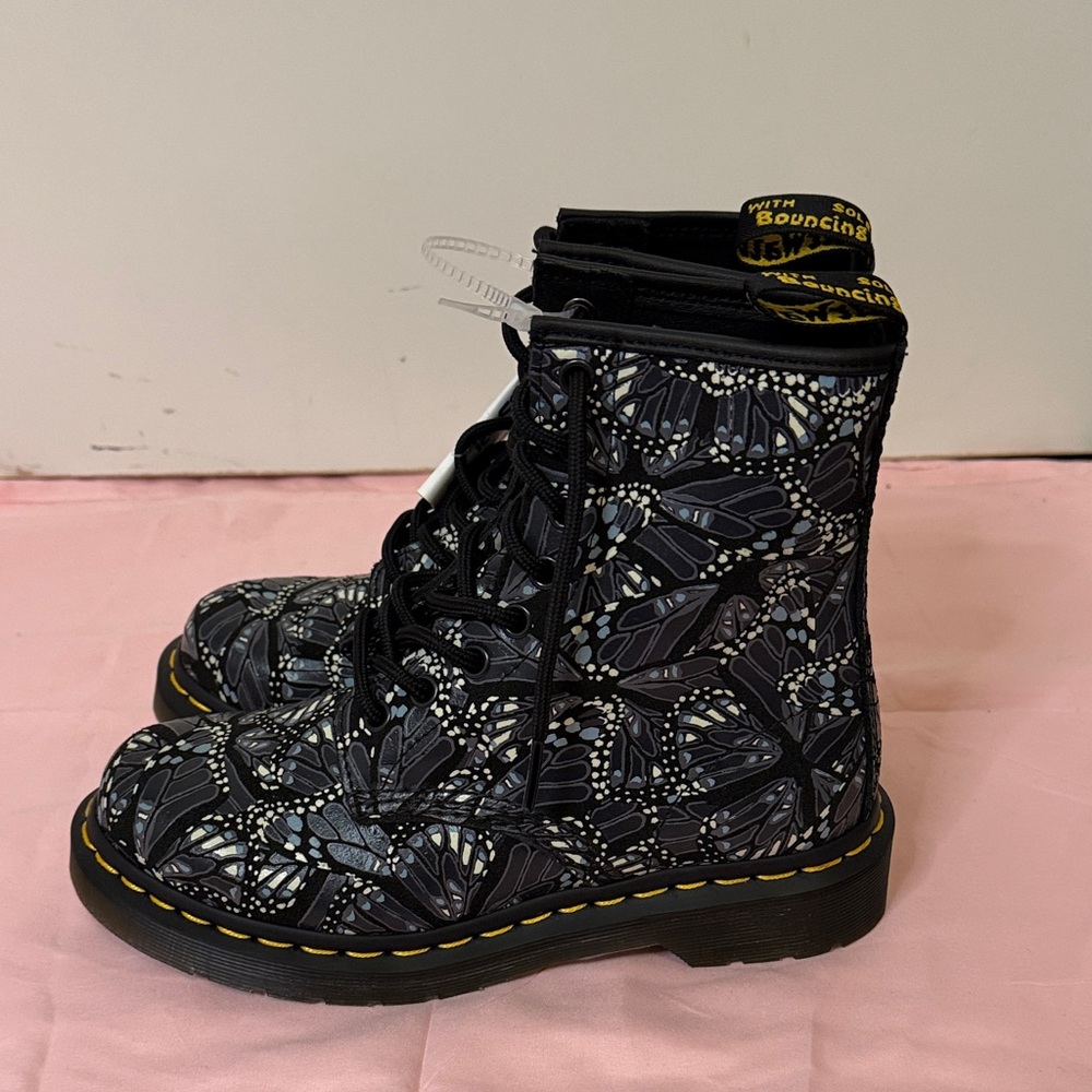 Dr. Martens 1460 8-eye in Black and gray butterfly Patterned Lace Up Boots.NEW! - Picture 4 of 10